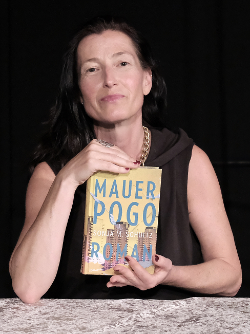 LiteraturLive I Sonja M. Schultz liest aus Mauerpogo