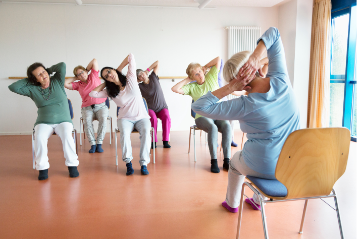 Yoga für alle im Stehen und im Sitzen